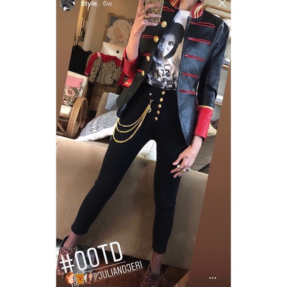 Hey guys! Welcome to my closet! ❤️❤️❤️ - Picture 1 of 8